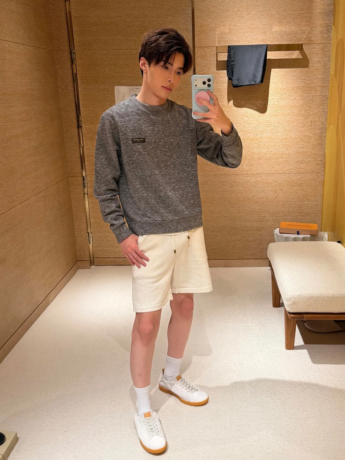 Louis Vuitton/Louis Vuitton Gray all-over reflective printed crew neck sweatshirt